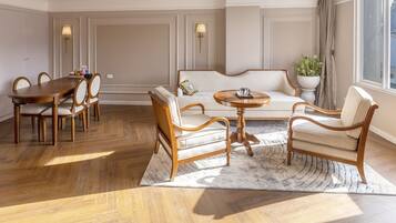 Presidential Room | Premium bedding, minibar, in-room safe, individually furnished