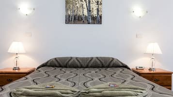 Deluxe Double Room | Desk, blackout curtains, soundproofing, iron/ironing board
