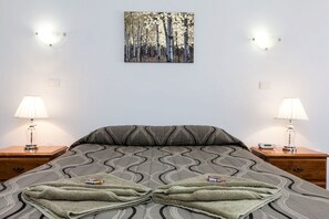 Dobbeltrom – deluxe | Skrivebord, blendingsgardiner, lydisolert og strykejern/-brett