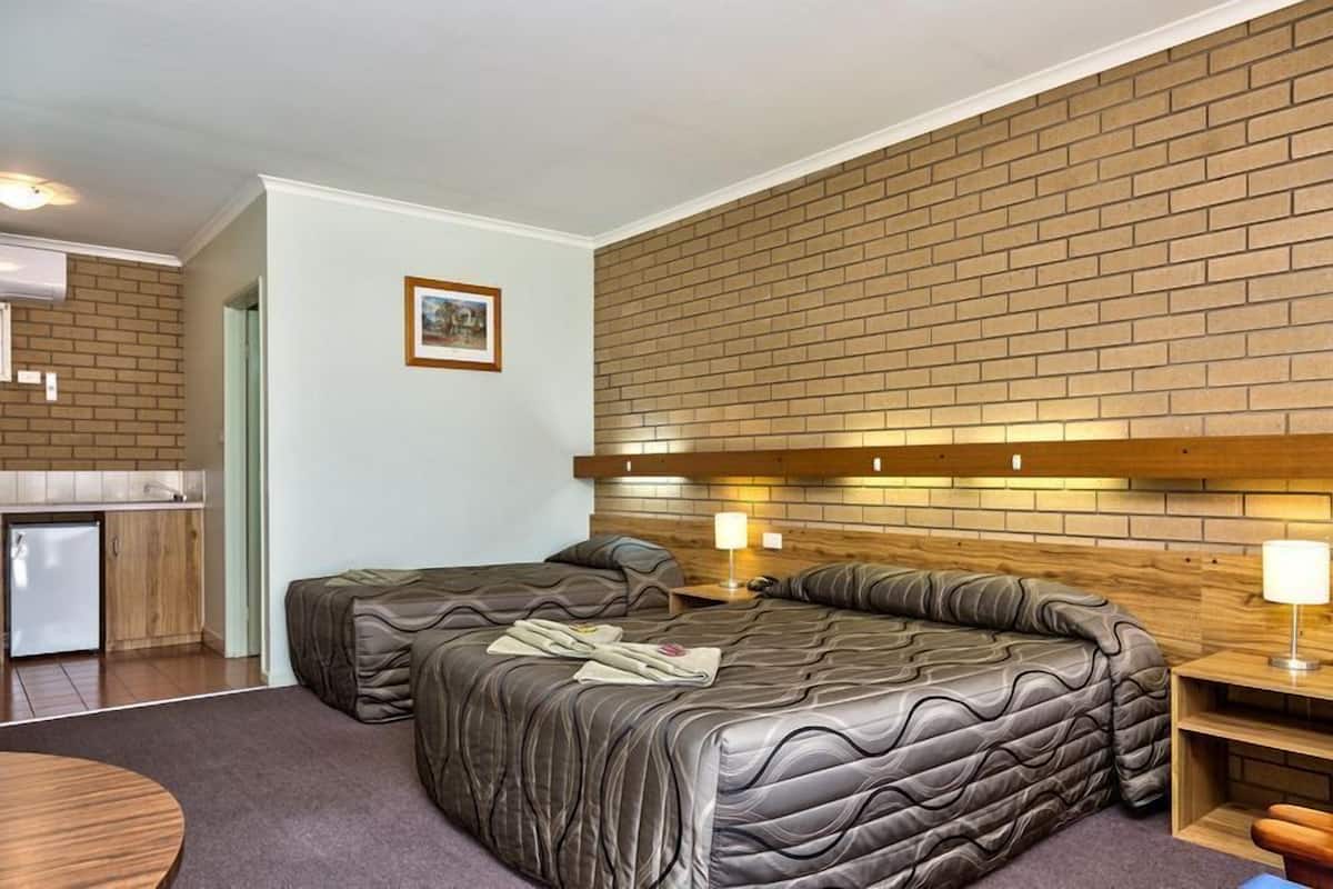Standard Room (Twin)