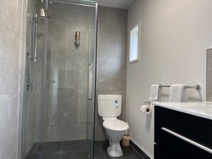 Standard Studio, Non Smoking, Kitchenette (Studio) | Bathroom | Shower, free toiletries, hair dryer, towels