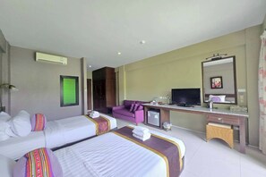 디럭스 스위트, 싱글침대 2개 | 미니바, 간이 침대, 무료 WiFi, 침대 시트
