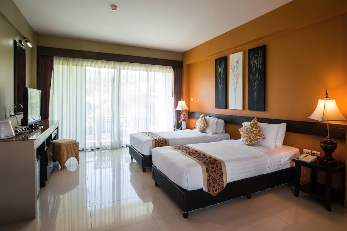 Deluxe Building | Minibar, desk, rollaway beds, free WiFi