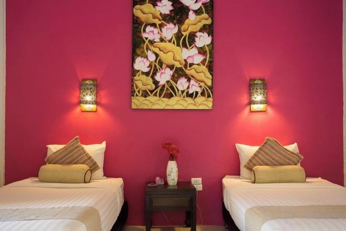 Minibar, rollaway beds, free WiFi, bed sheets