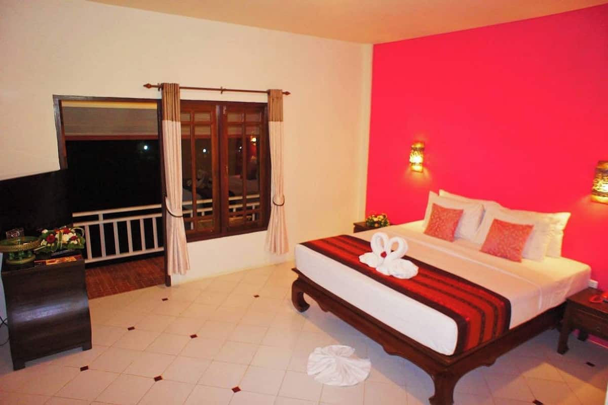 Superior Double Villa | Minibar, rollaway beds (surcharge), WiFi (free), bed sheets