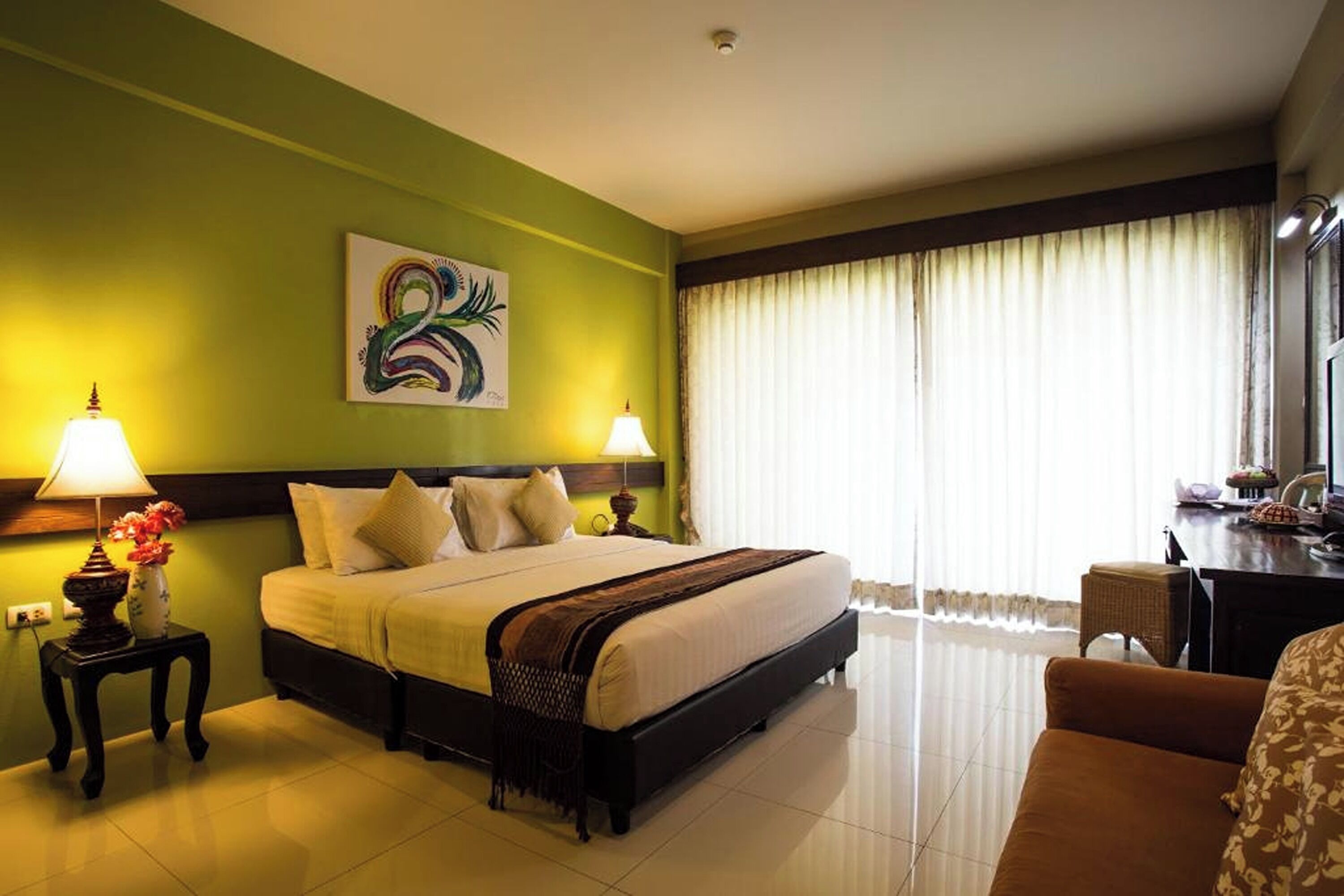 Minibar, camas plegables/adicionales, wifi gratis y ropa de cama 