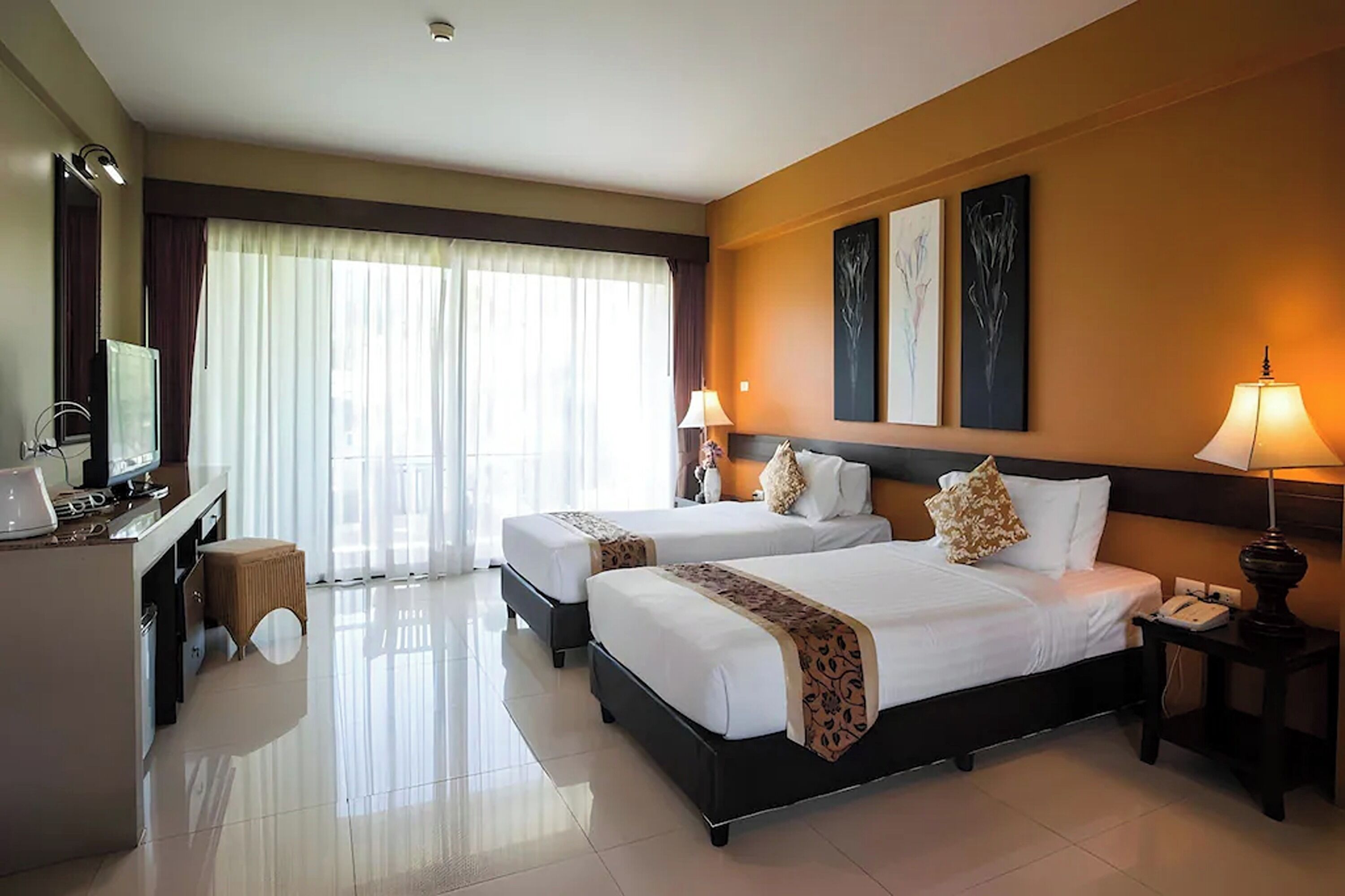 Deluxe Twin Suite | Minibar, rollaway beds, free WiFi, bed sheets