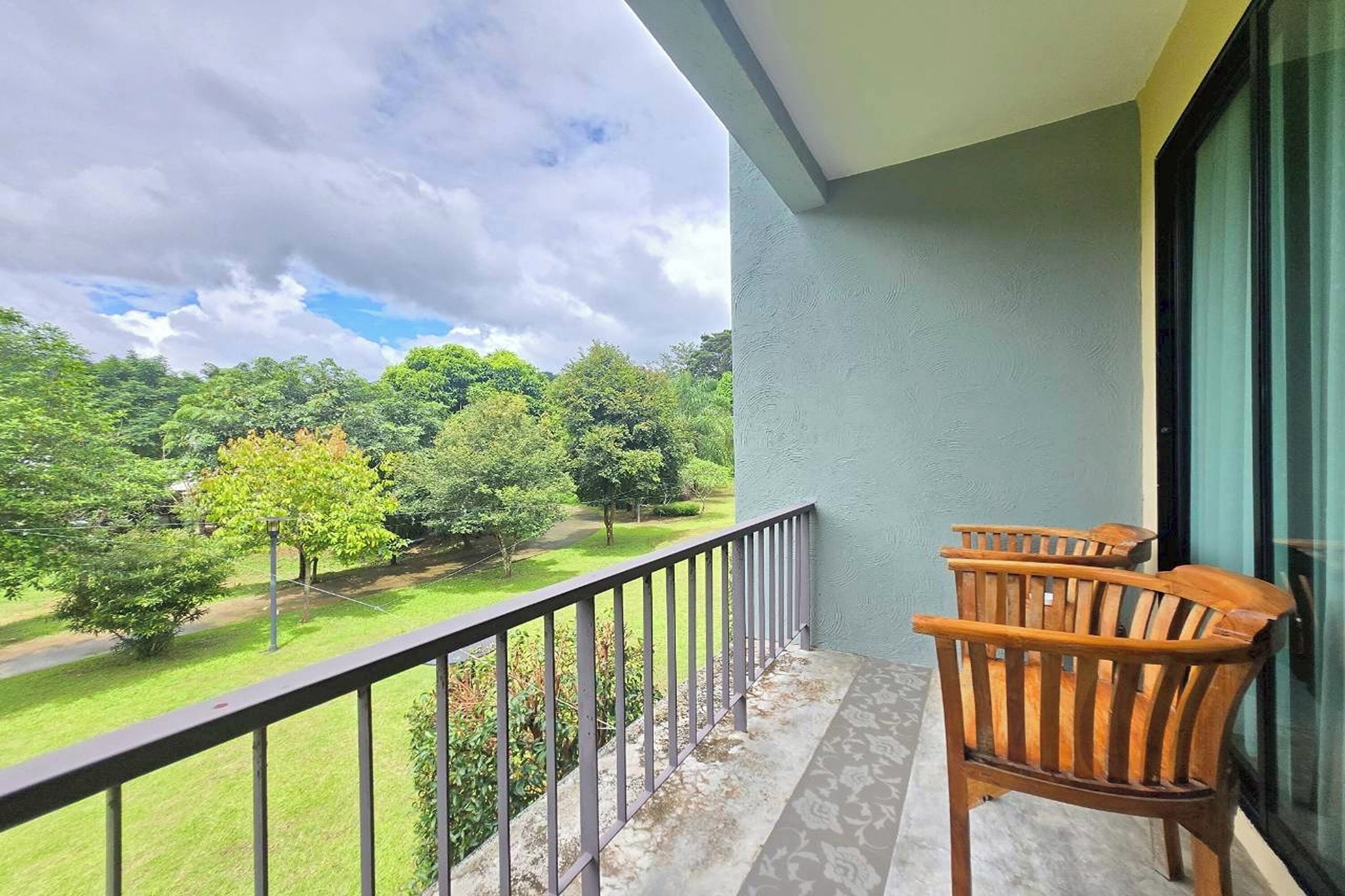 Deluxe Twin Suite | Balcony