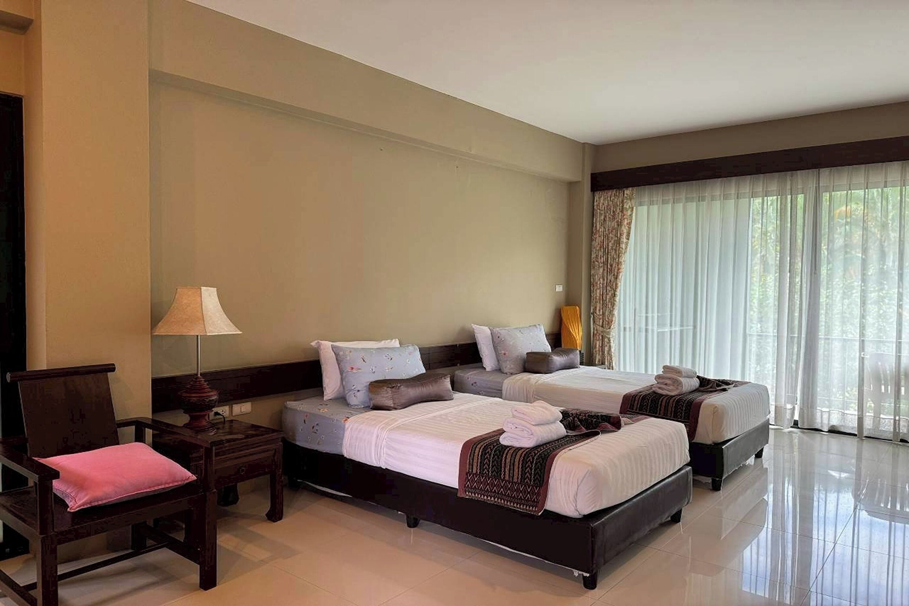 Familiekamer, uitzicht op bergen | Een minibar, extra bedden (toeslag), gratis wifi, beddengoed