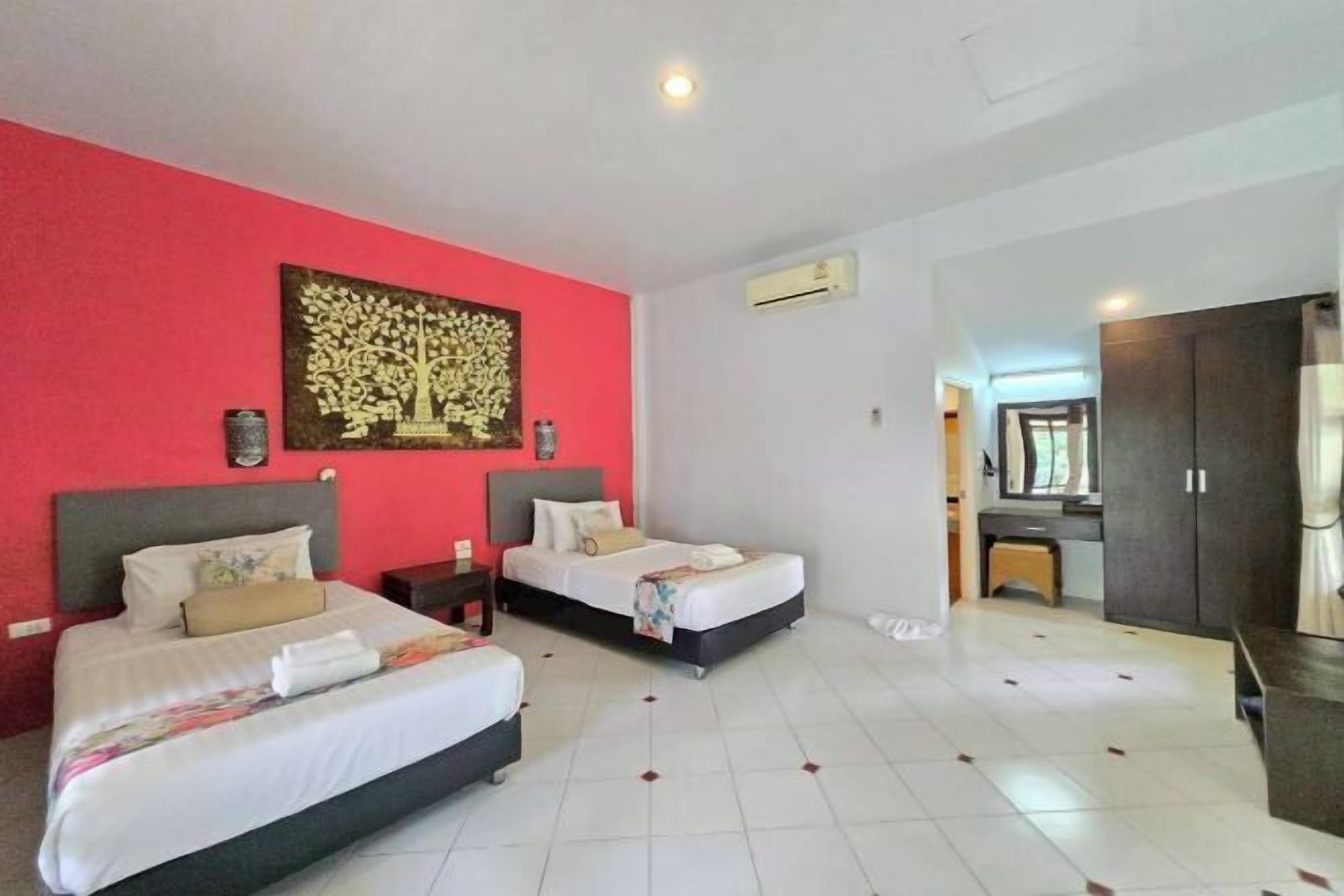 Een minibar, extra bedden (toeslag), gratis wifi, beddengoed