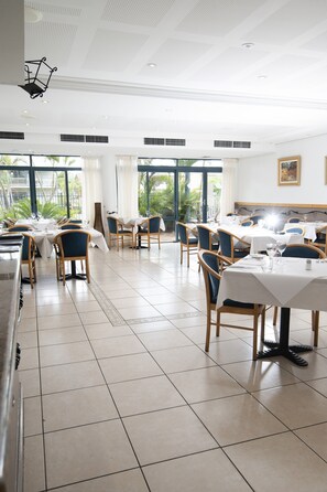 Dinner served - Rockpool Motor Inn (South West Rocks)