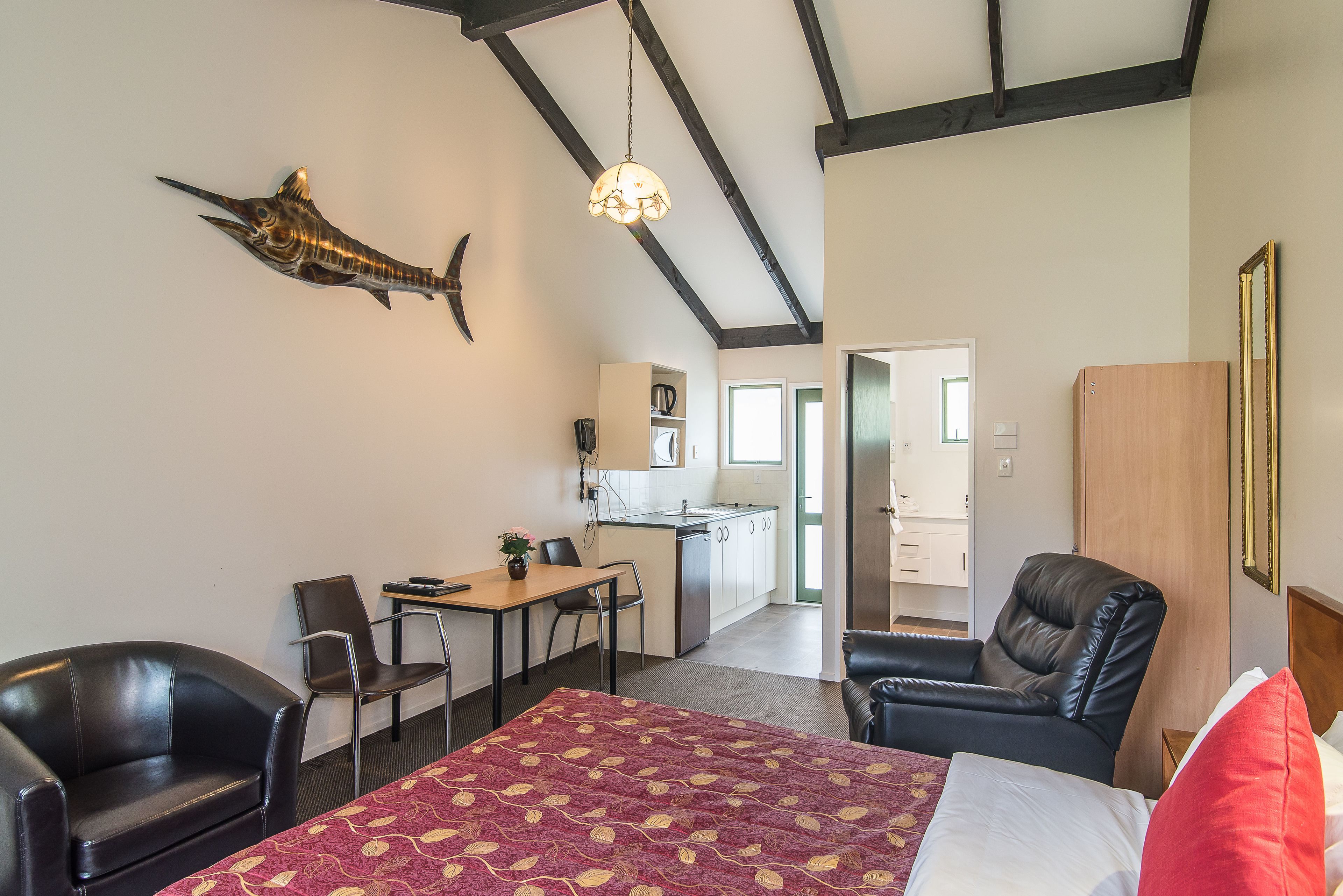 标准开间 | 高档床上用品、办公桌、遮光窗帘、熨斗/熨衣板