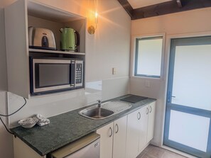 電子レンジ、コンロ、コーヒー / ティーメーカー、電気ポット