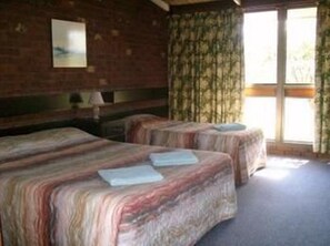 办公桌、隔音、熨斗/熨衣板、床单