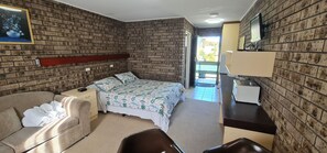 디지털 채널 시청이 가능한 42인치 스마트 TV, TV