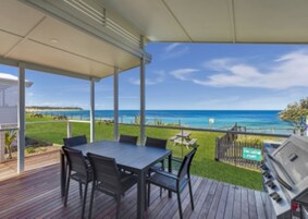 3 Bedroom Beachfront Cabin | Terrace/patio