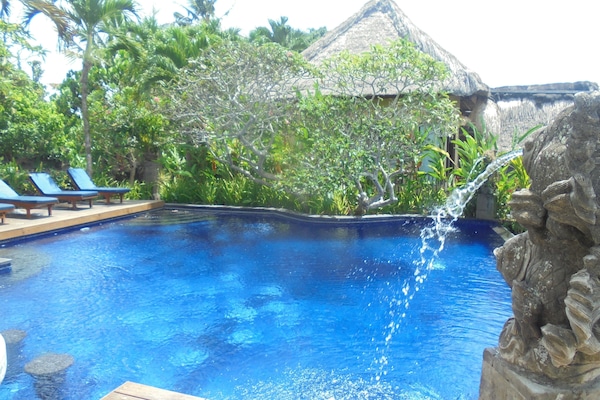 2 outdoor pools