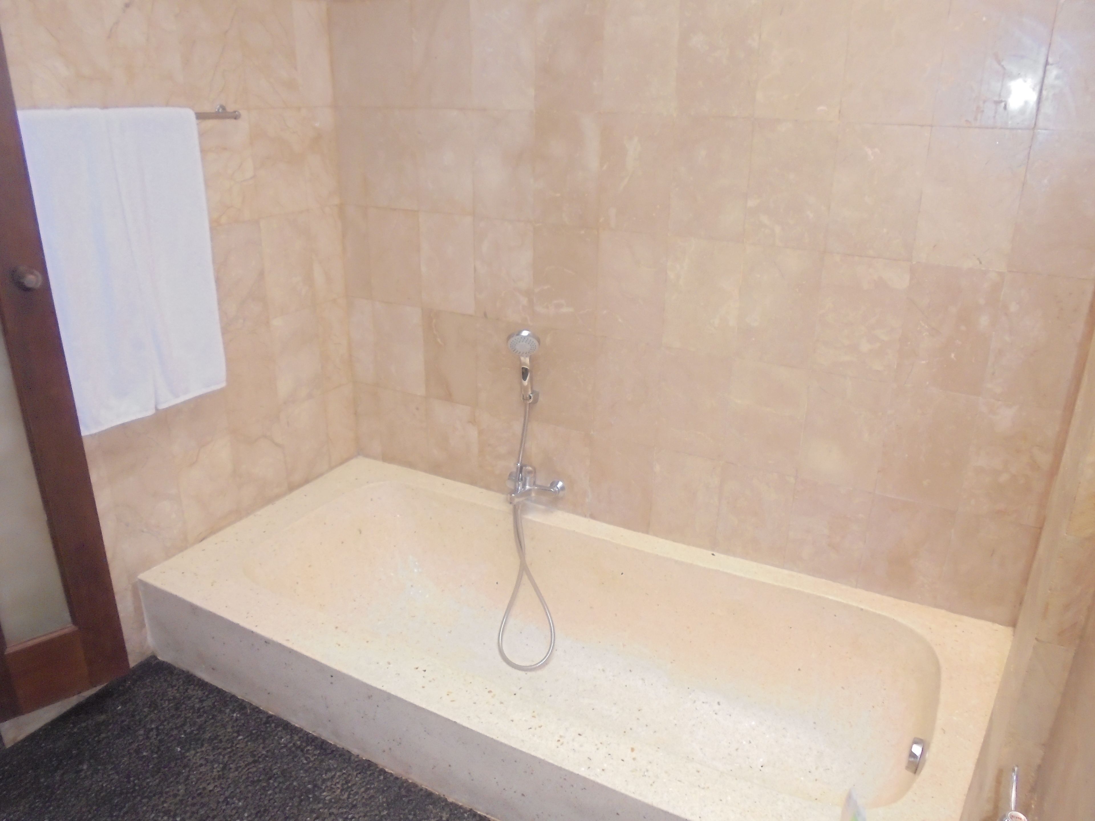 deluxe room | bathroom | shower, free toiletries, slippers, towels