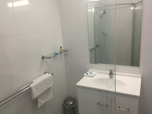 Bathroom sink - Mollymook Aquarius Apartments (Mollymook)