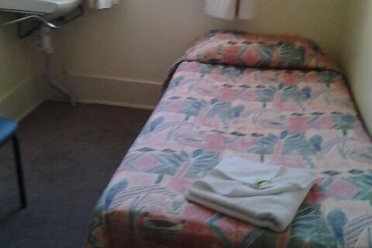 Basic Room, Non Smoking, Shared Bathroom (Basic Single B)