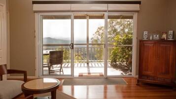 Kamar Standar, Bebas Asap Rokok, dapur kecil (Cottage) | Area keluarga | TV layar datar dan pemutar DVD