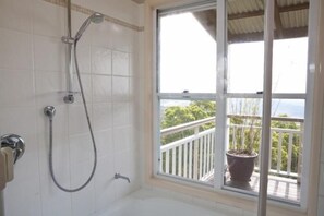 Bathroom shower - At Sunrise Cottages (Montville)