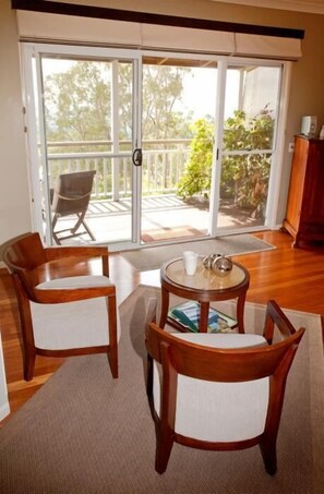 Standard Room, Non Smoking, Kitchenette (Cottage) | Iron/ironing board, rollaway beds, free WiFi - At Sunrise Cottages (Montville)