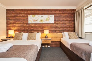 Iron/ironing board, free WiFi, bed sheets - Ruthven Street Motor Inn (South Toowoomba)