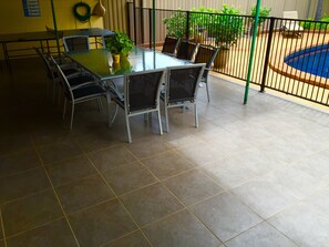 Outdoor dining - Ruthven Street Motor Inn (South Toowoomba)