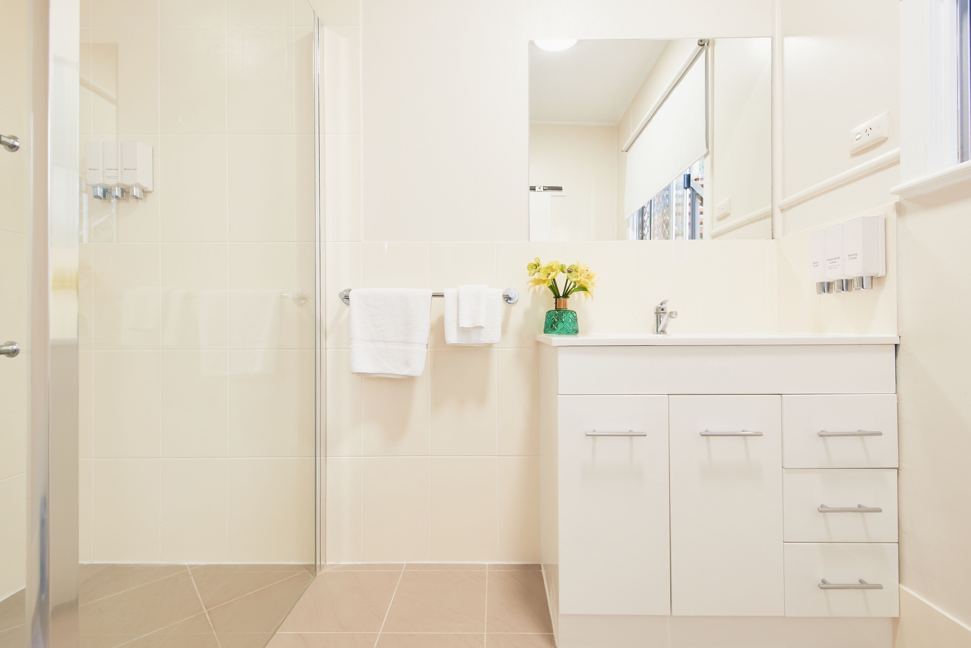 Executive Studio | Bathroom shower