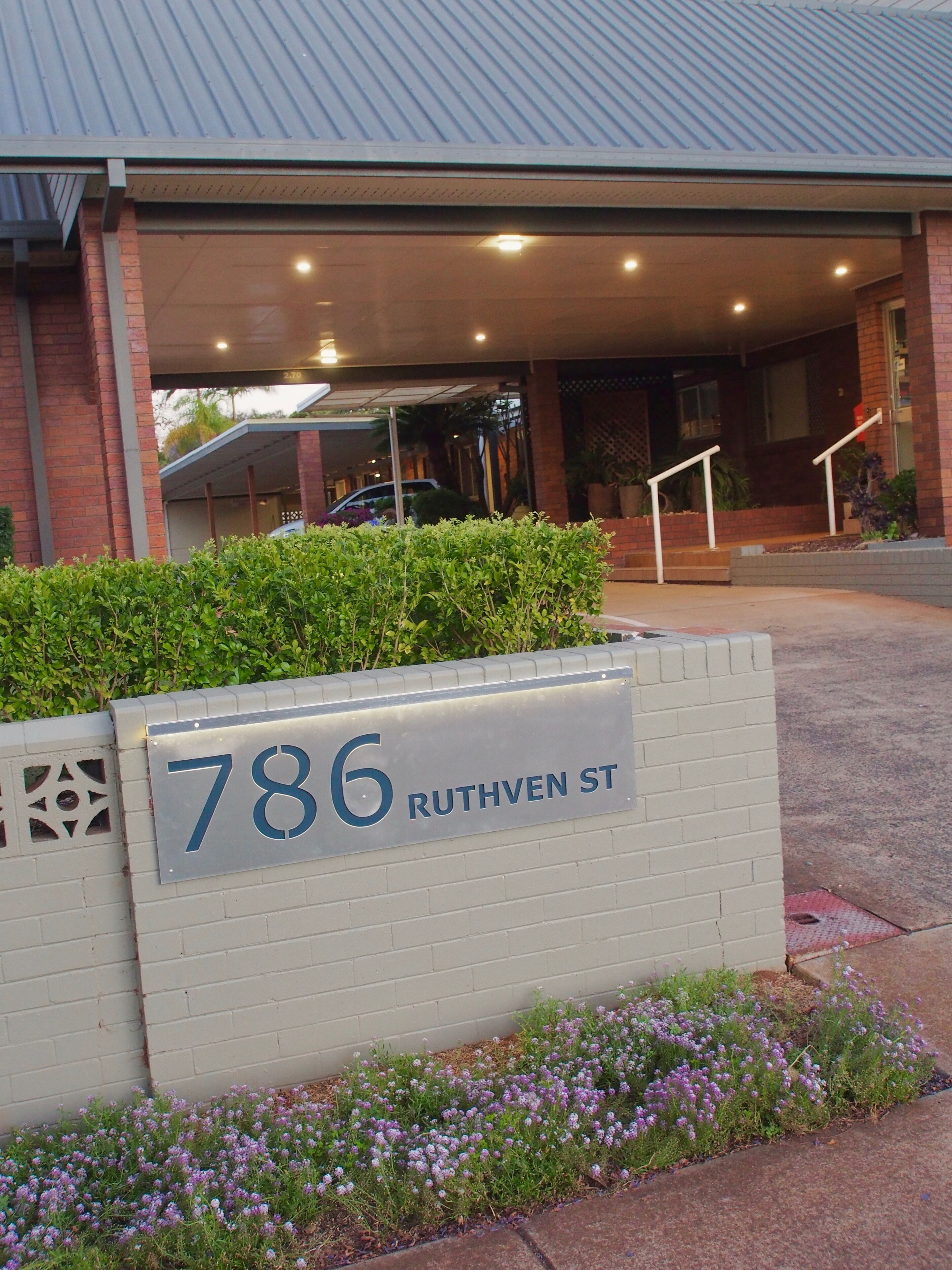 A building entrance with a sign reading "786 RUTHVEN ST".