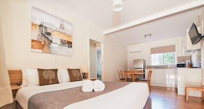 Ruthven Street Motor Inn