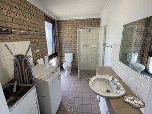 Apartment | Bathroom - Albury Allawa Motor Inn (Albury)