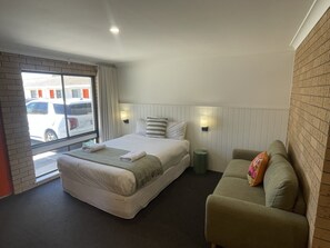 Queen Bedroom - Albury Allawa Motor Inn (Albury)