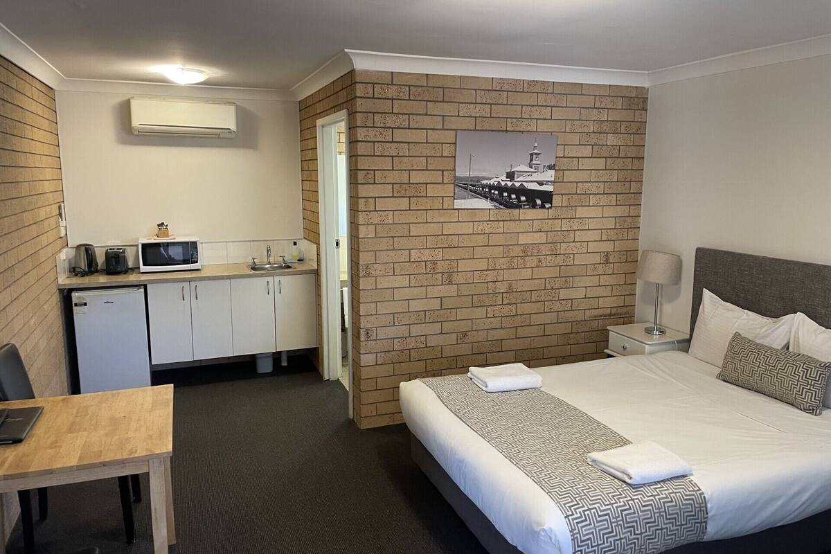 1 habitación, tabla de planchar con plancha, wifi gratis y ropa de cama