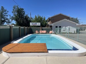 Seasonal outdoor pool - Albury Allawa Motor Inn (Albury)