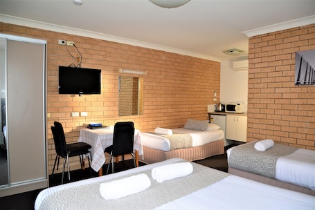 ํจ๋ฐ๋ฆฌ๋ฃธ, ์นจ์ค 1๊ฐ, ๊ธ์ฐ | 1 ๊ฐ์ ์นจ์ค, ๋ค๋ฆฌ๋ฏธ/๋ค๋ฆฌ๋ฏธํ, ๋ฌด๋ฃ WiFi, ์นจ๋ ์ํธ