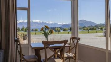 Quarto standard, para não fumantes, cozinha (3 Bedroom Unit) | 1 quarto, roupas de cama premium, camas com colchões pillow-top