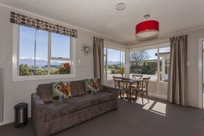 Standard Room, Non Smoking, Kitchen | 1 bedroom, premium bedding, pillow-top beds, iron/ironing board - Wanaka View Motel (Wanaka)