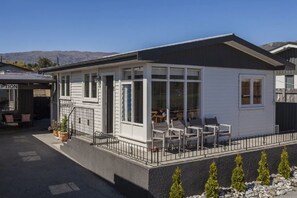 Standard Room, Non Smoking, Kitchen (3 Bedroom Unit) | Balcony - Wanaka View Motel (Wanaka)