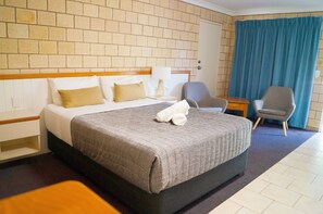 Rom – standard, ikke-røyk (Queen bed/ensuite) | Skrivebord, strykejern/-brett, wi-fi (inkludert) og sengetøy