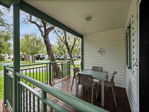 Superior Chalet | Terrace/patio - Mandalay Holiday Resort and Tourist Park (Broadwater)