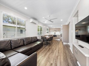 Three Bedroom Chalet | Living area - Mandalay Holiday Resort and Tourist Park (Broadwater)
