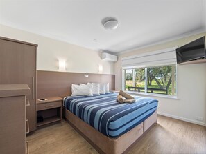 Two Storey Villa | Iron/ironing board, bed sheets - Mandalay Holiday Resort and Tourist Park (Broadwater)