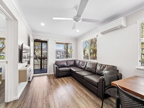 Three Bedroom Chalet | Living area - Mandalay Holiday Resort and Tourist Park (Broadwater)