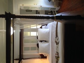 Standard Room (Eliza's Ensuite Spa) | Iron/ironing board, rollaway beds - Mulla Villa (Wollombi)