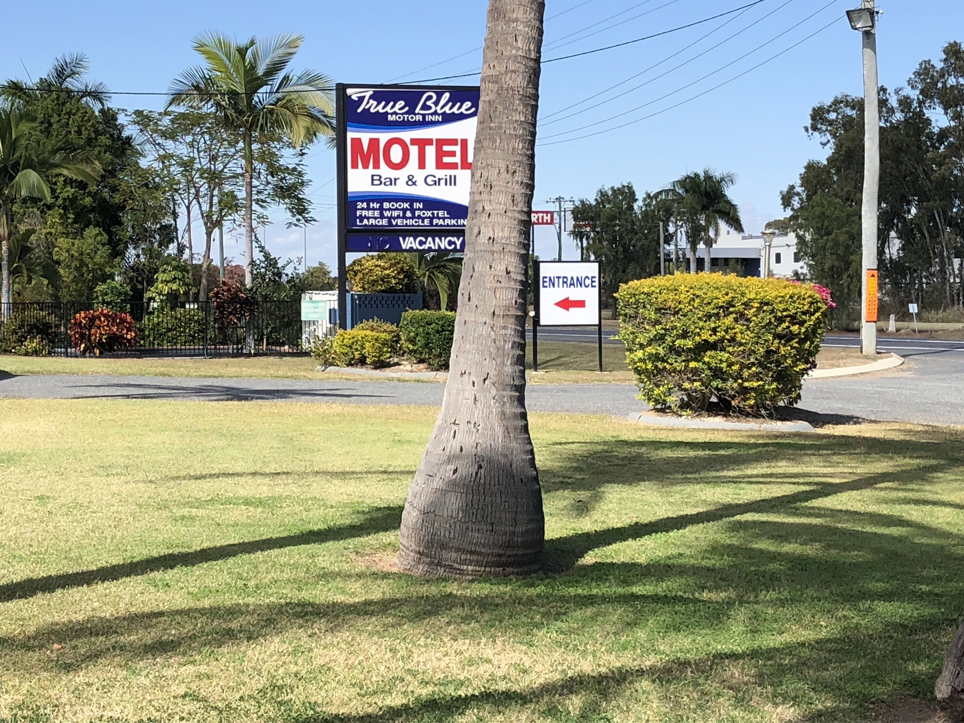 A motel sign with amenities including a bar and grill, free wifi, and large vehicle parking.