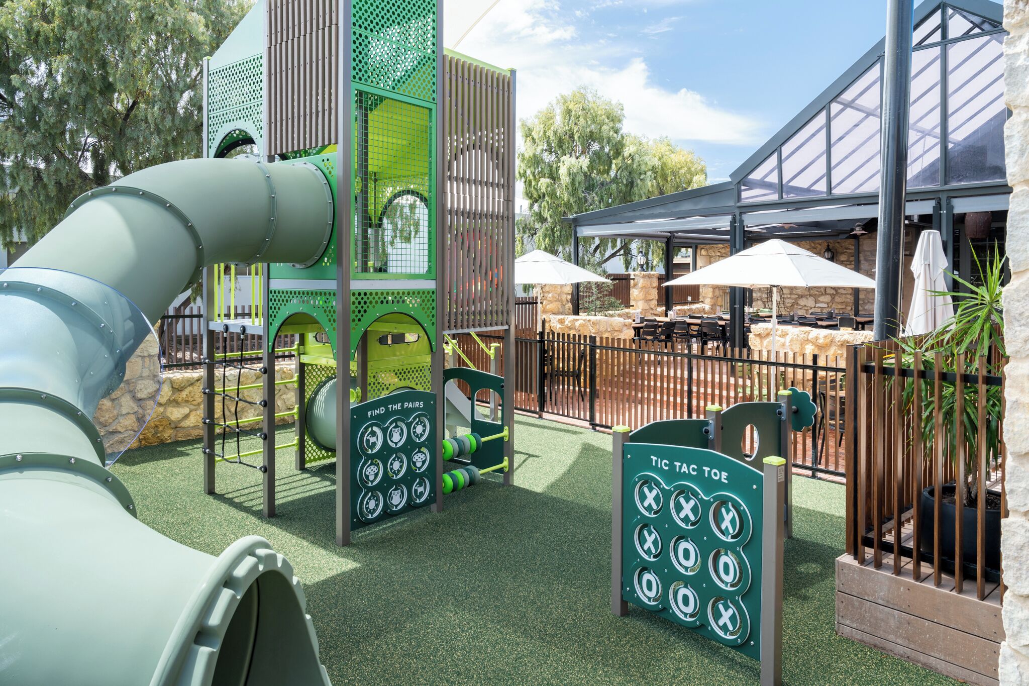 室外兒童遊樂區