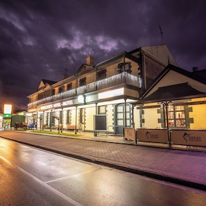 Exterior - Naracoorte Hotel Motel (Naracoorte)