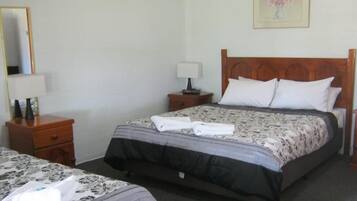 ميني بار ومكتب ومكواة/لوح كي وواي فاي مجانًا